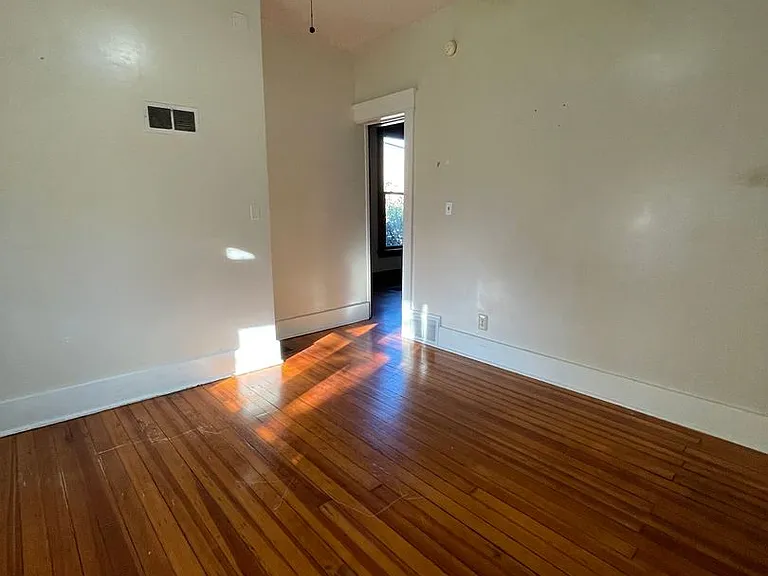 1127 Market St — Photo 11