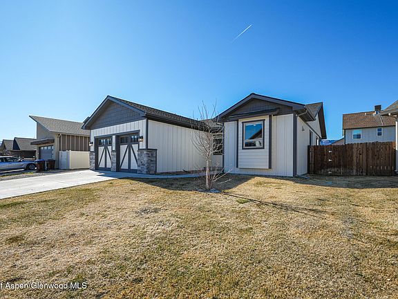 2nd image of 1667 Balsam Loop