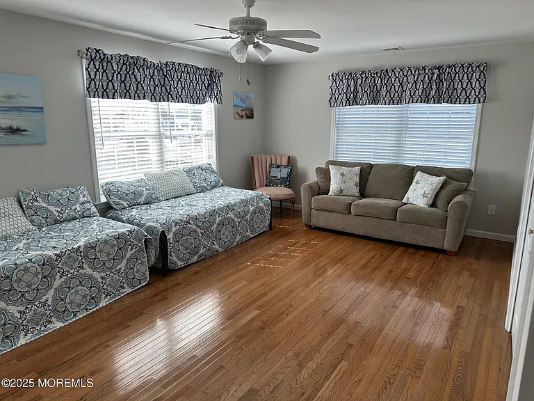 211 Trenton Ave — Photo 18