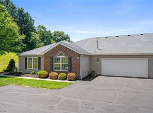 140 Woodbury Glen St, Hartville, OH 44632