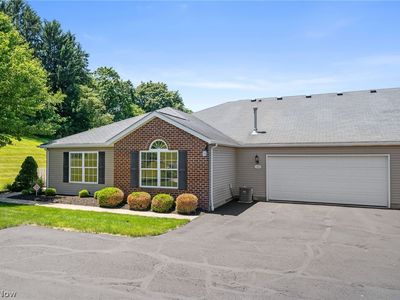 140 Woodbury Glen St, Hartville, OH, 44632