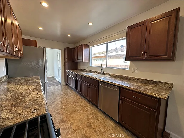 4587 W 142nd St — Photo 16