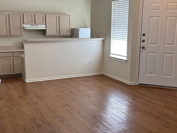 3rd image of 879 Sagewood Trl