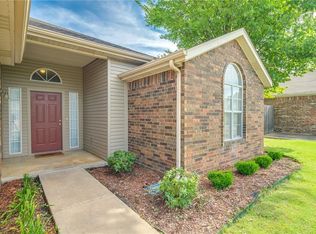 328 Robin Hood Ct, Springdale, AR 72764