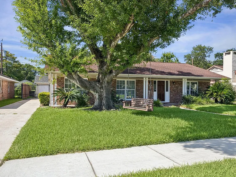 3806 Murworth Dr — Photo 2