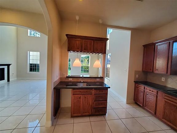 1st floor wet bar and kitchen