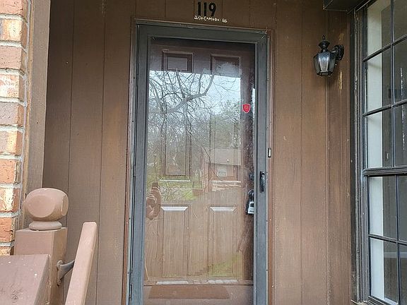 3rd image of 119 Brooke Castle Dr
