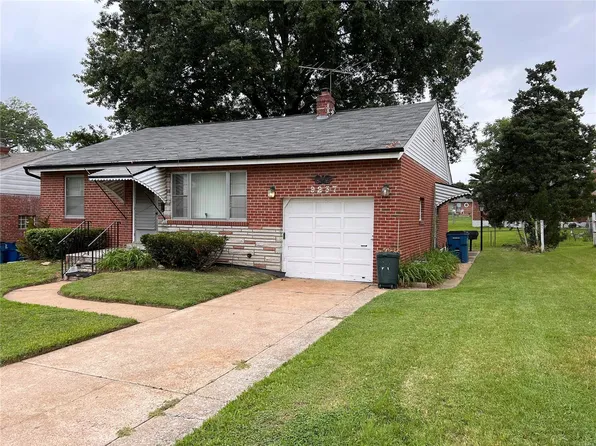 9237 Cottonwood Dr, Saint Louis, MO 63136