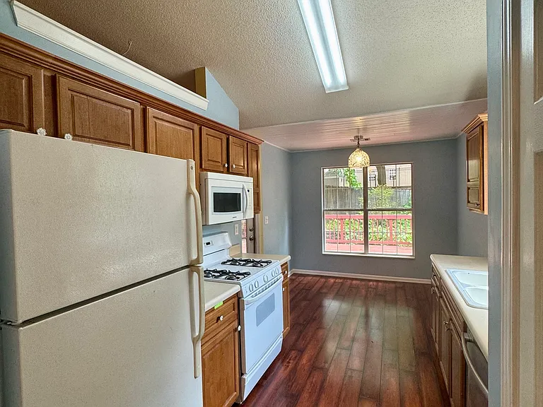 1840 Arborwood Dr — Photo 3