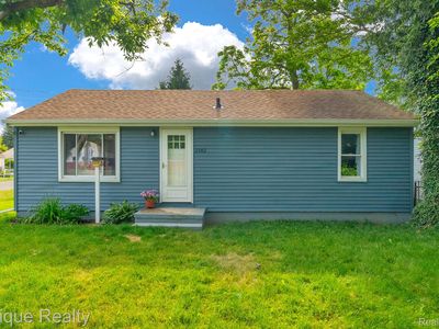 2182 N Center Rd, Burton, MI, 48509