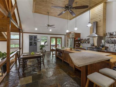 24216 Fossil Trl, Spicewood, TX, 78669