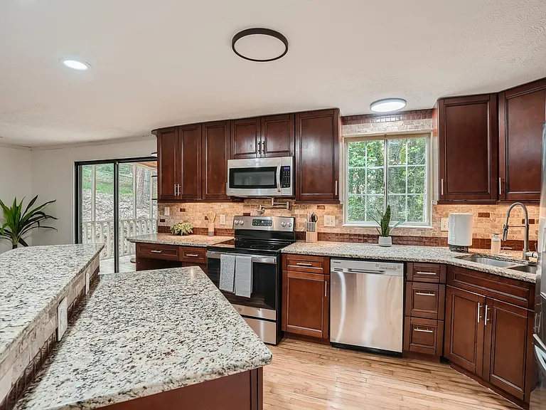 305 Roswell Farms Rd — Photo 23