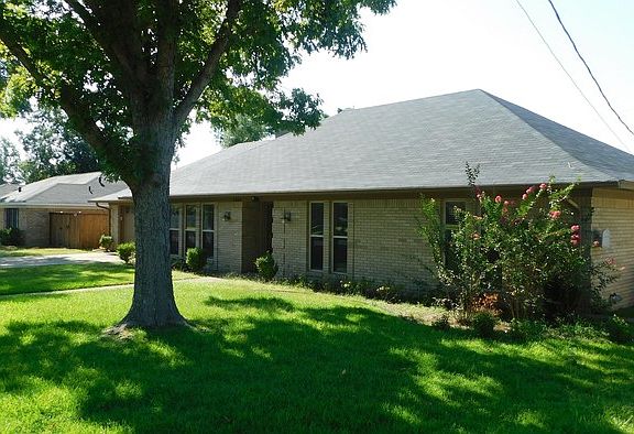 3rd image of 1404 Woodbridge Dr