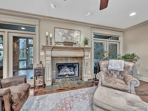 4th image of 4429 Longwood Dr