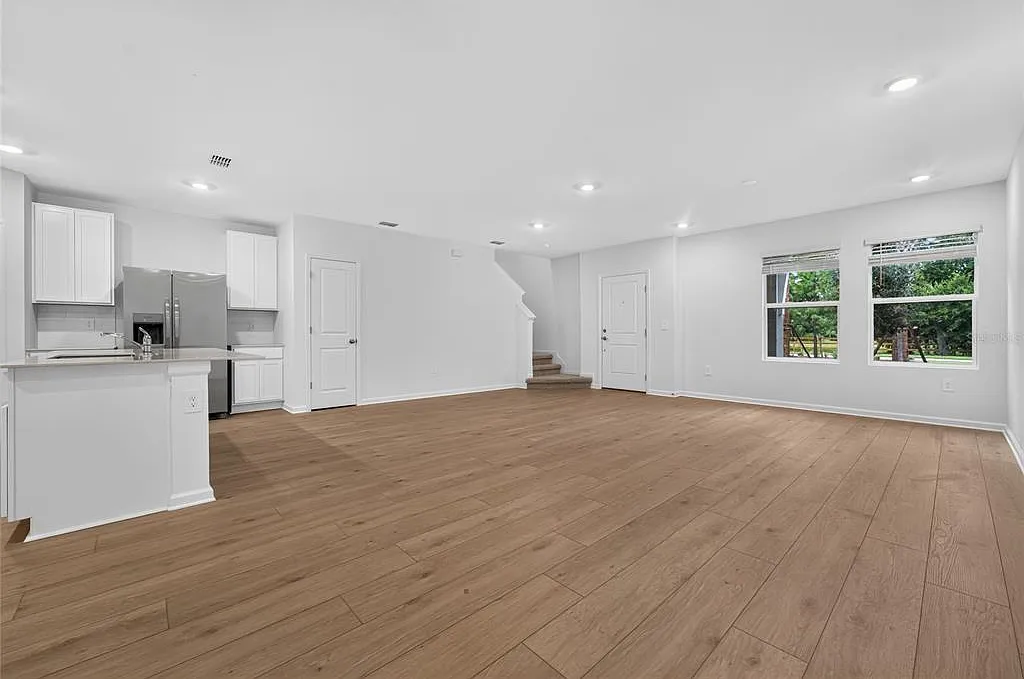 3 bed, 2.5 bath, 1823 sqft, $2,150 — Photo 2