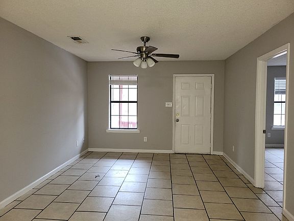 5th image of 201 8th Ave SW APT C