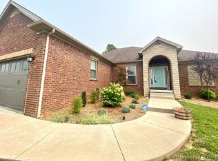 Pine Drive Cir, Henryville, IN 47126