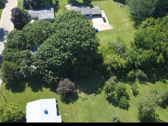 5th image of 915 Sunset Dr
