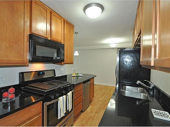 4th image of 3120 Hennepin Ave Unit 2