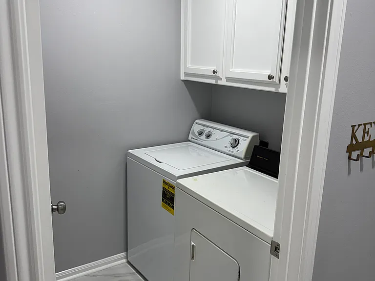 248 Ocean Dr — Photo 3