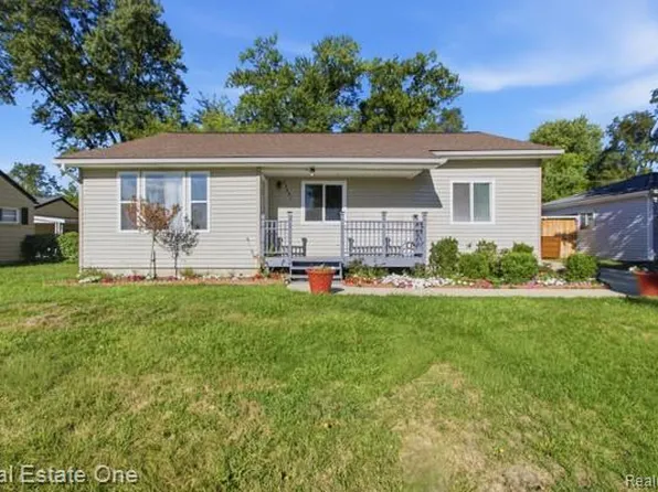 23031 Colgate St, Farmington Hills, MI 48336