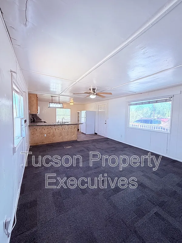3 bed, 1.0 bath, 950 sqft, $1,300 — Photo 3