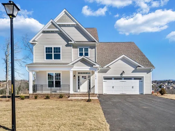 985 Round Meadow Dr, Christiansburg, VA 24073