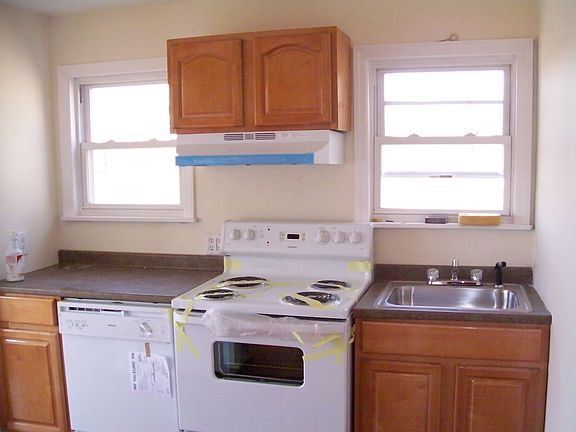 3rd image of 1567 Kimble Ave