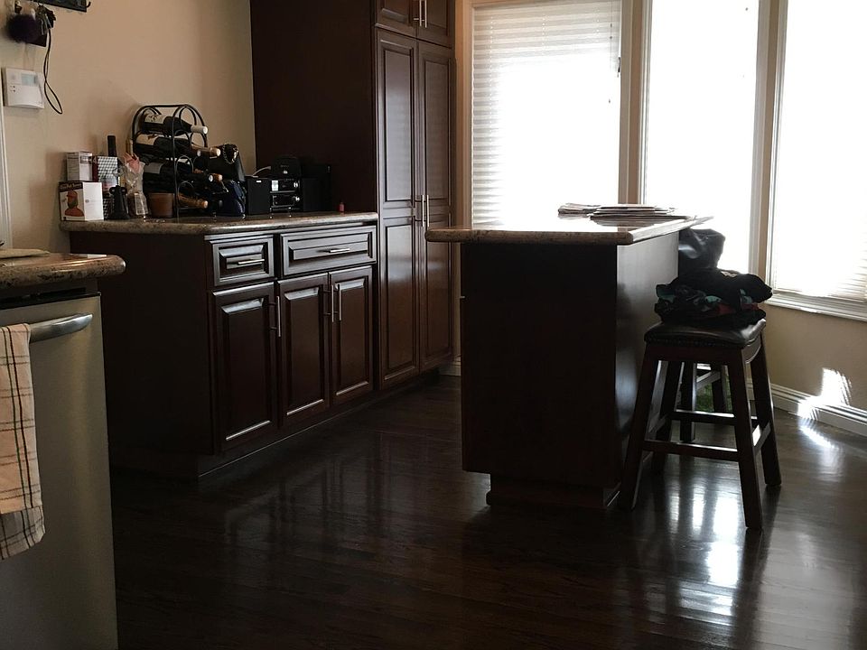 1st image of 1135 Crowne Dr