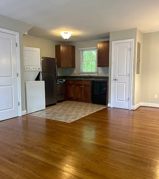 88 Lucy St SE #D — Photo 3