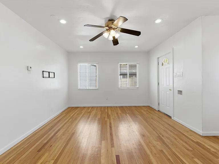 361 E Clarendon Ave — Photo 8