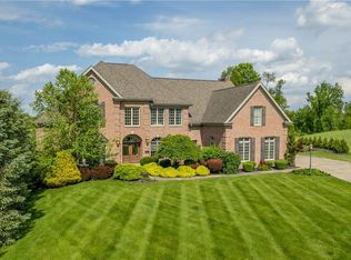 245 Lakeview Dr, Coraopolis, PA 15108