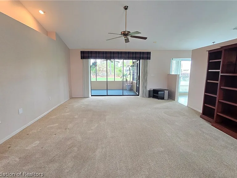 4402 Duffer Loop — Photo 10