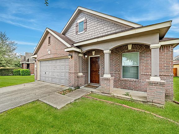 3rd image of 16011 Arapaho Bend Ln