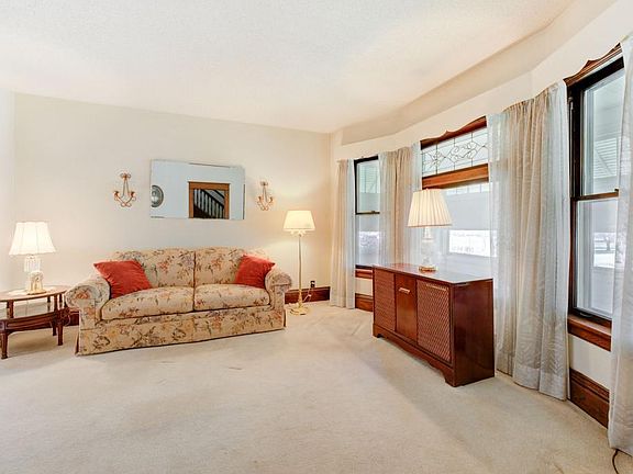 4th image of 875 Magnolia Ave E