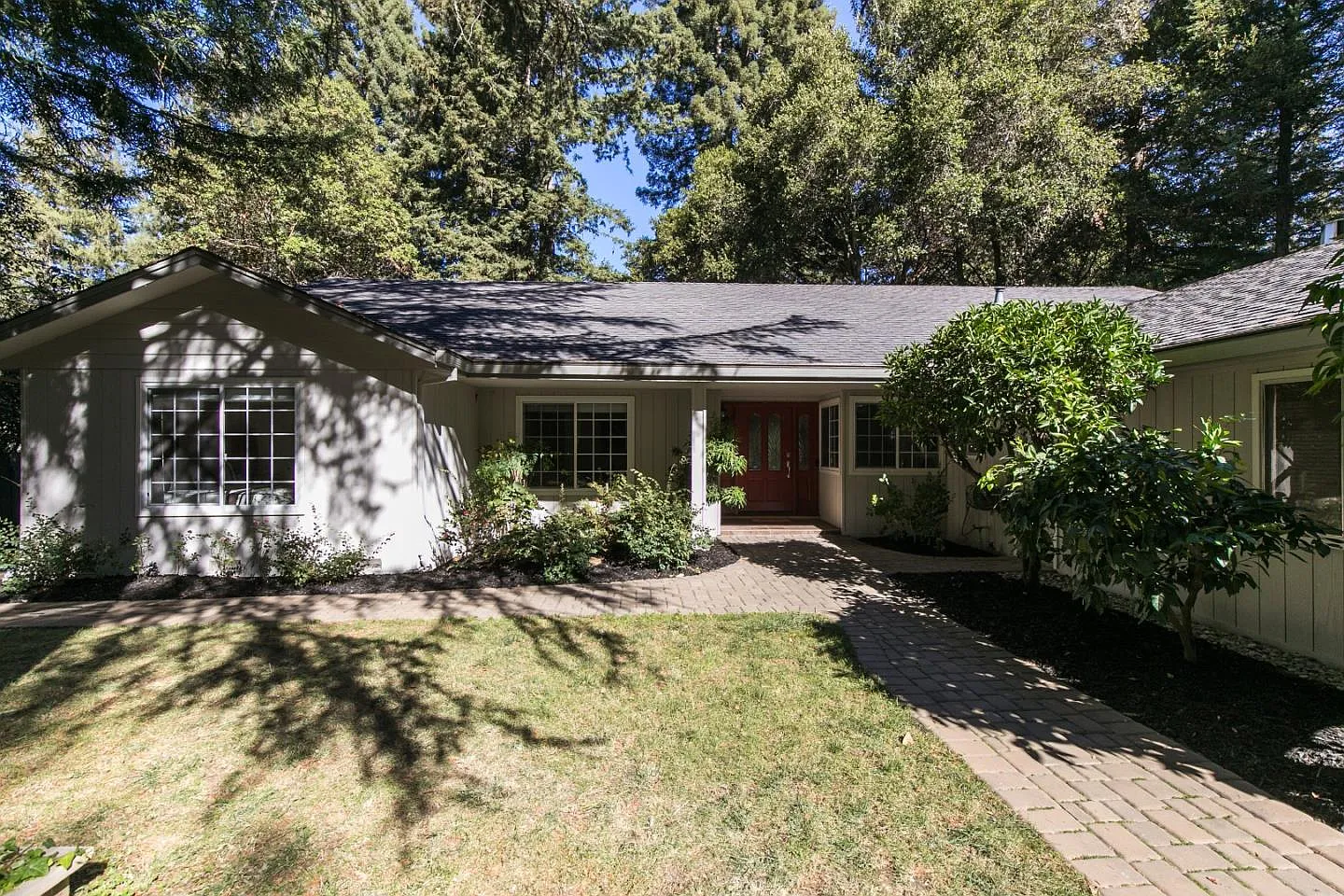 370 Northridge Dr photo 1