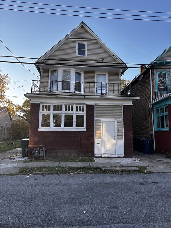 3 bed, 1.0 bath, $1,100 — Photo 2