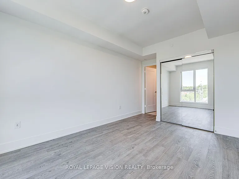 858 Dupont St #723 — Photo 21