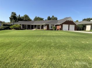 1612 Bedford Dr, Nichols Hills, OK 73116