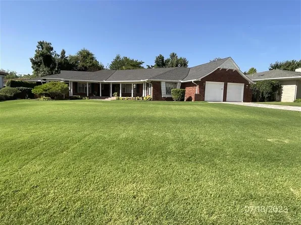 1612 Bedford Dr, Nichols Hills, OK 73116