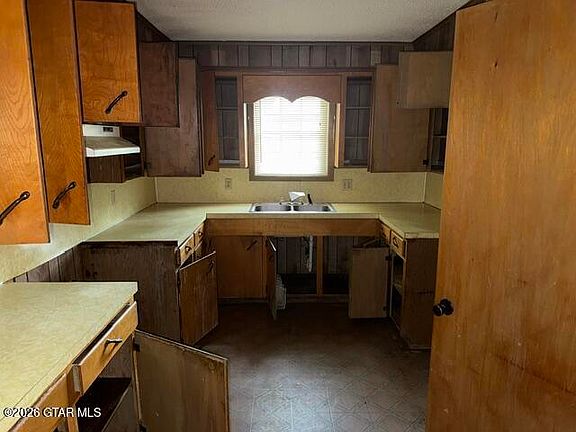 2nd image of 96 Hill St
