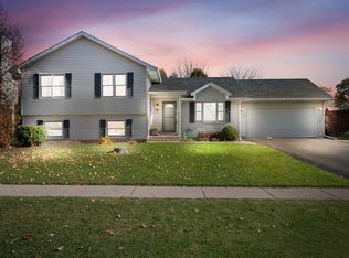 1516 Crayton Cir W, Dekalb, IL 60115