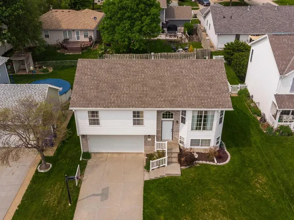1740 Garret Ln, Lincoln, NE 68512