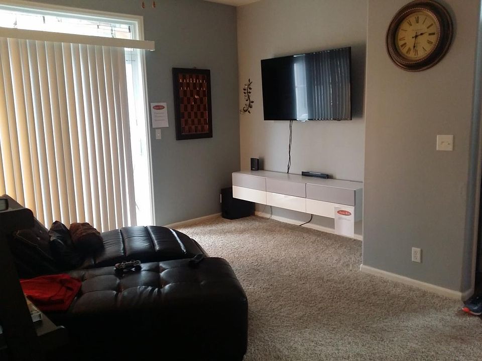 Living - (old flooring)