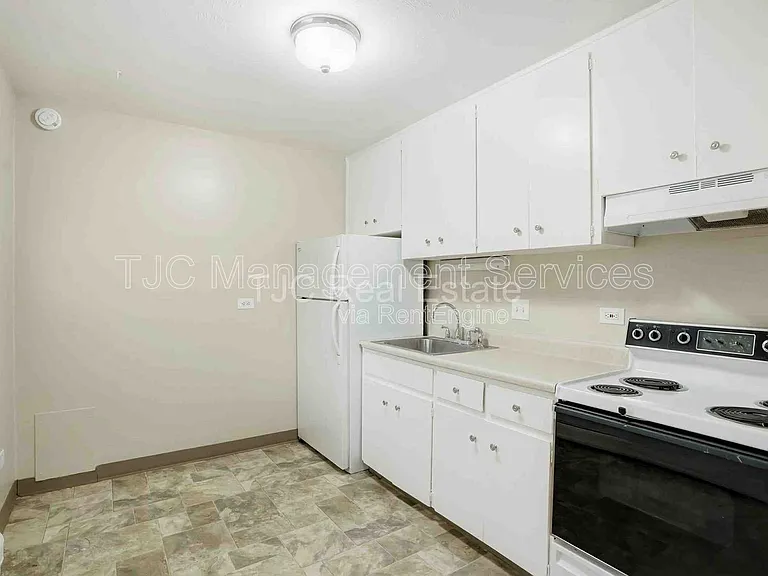 42 N Pearl St #201 — Photo 9