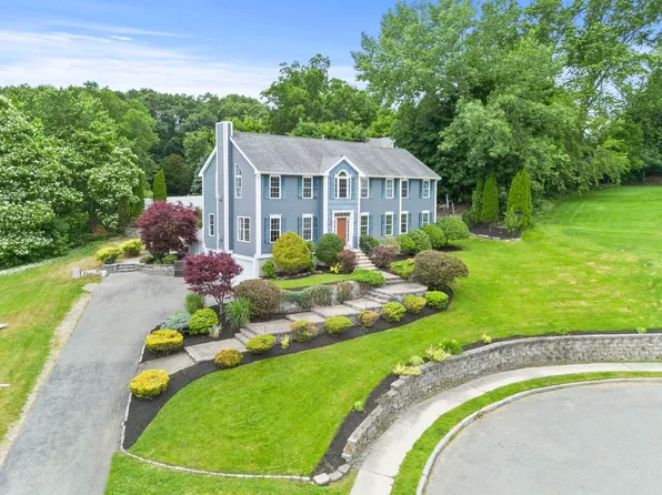 8 Woods Hill Cir, Woburn, MA 01801