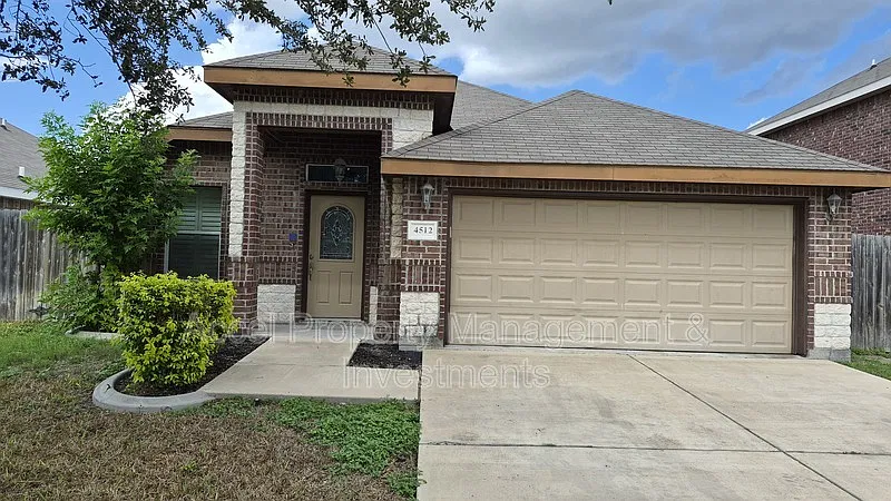 4512 Pelican Ave