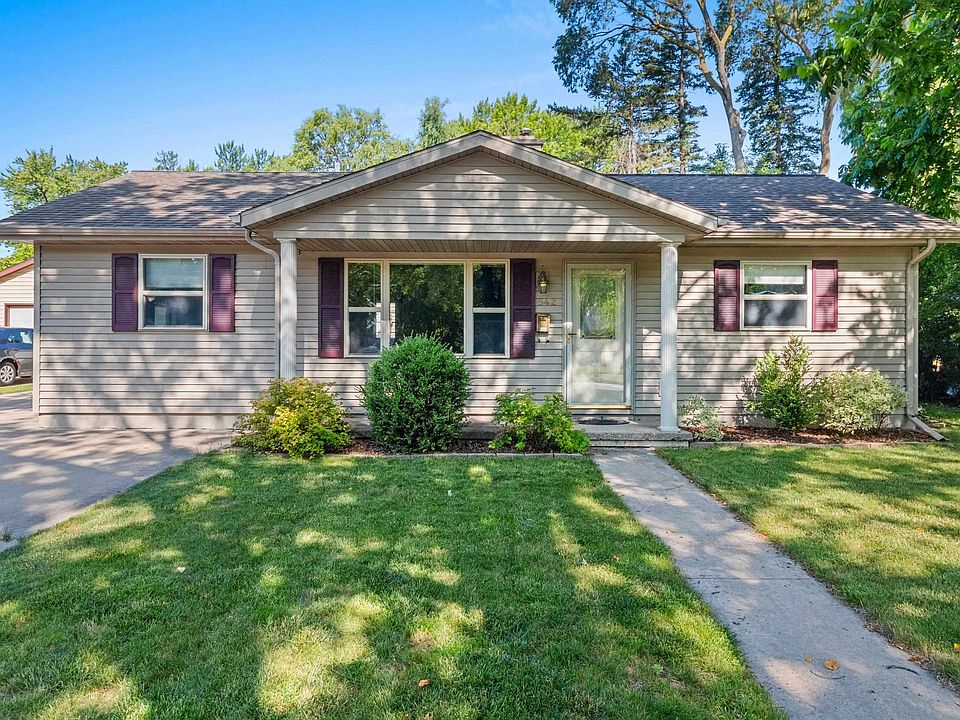 1st image of 542 Clover Ln