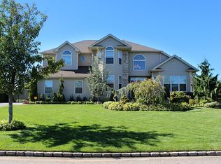 15 Island Trl, Mount Sinai, NY