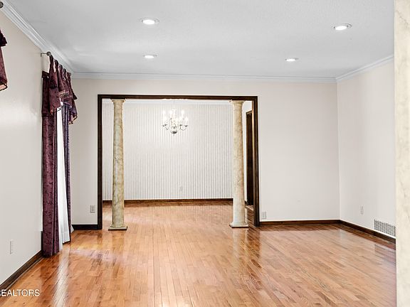 5th image of 825 Greenwich Dr